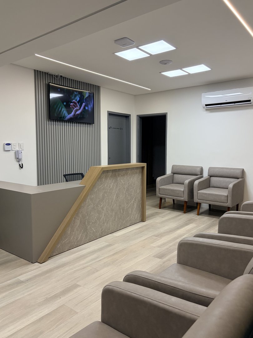 Ambiente moderno e acolhedor de clínica odontológica