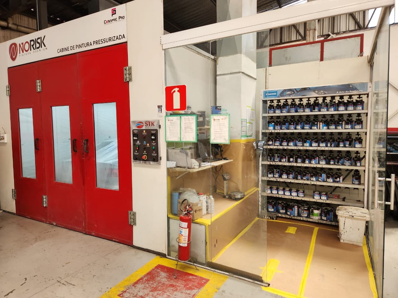 Foto do laboratório de tinta 1