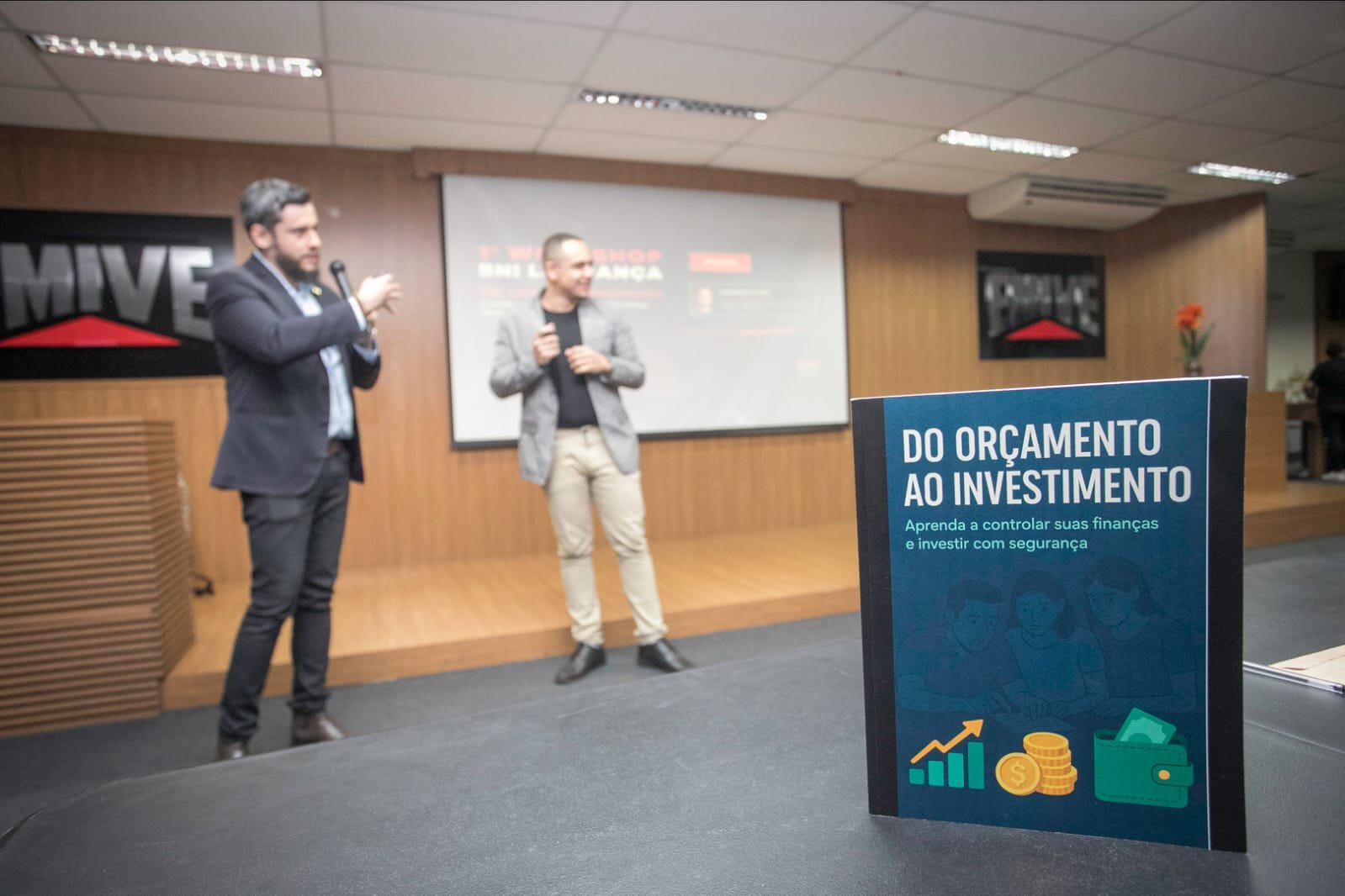 Empresários em networking