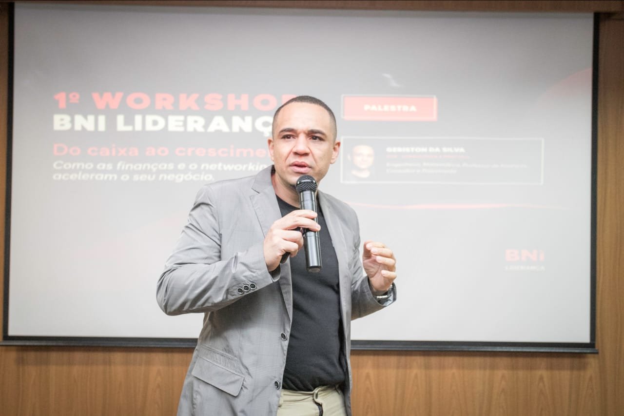 Empresários em networking estratégico